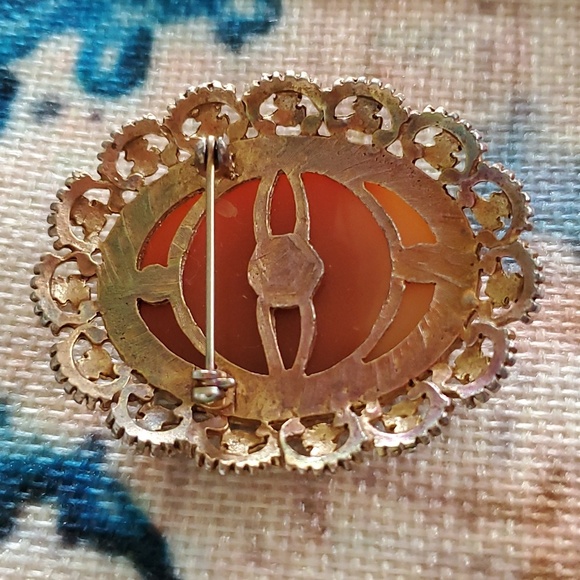 Vintage Cameo Brooch - Picture 9 of 16
